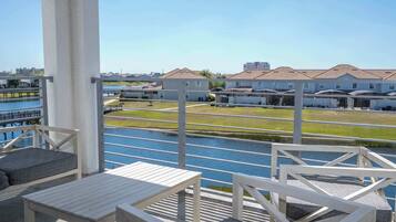 Comfort Condo | Lake view