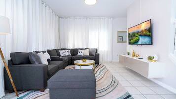 Premium Townhome | Living room