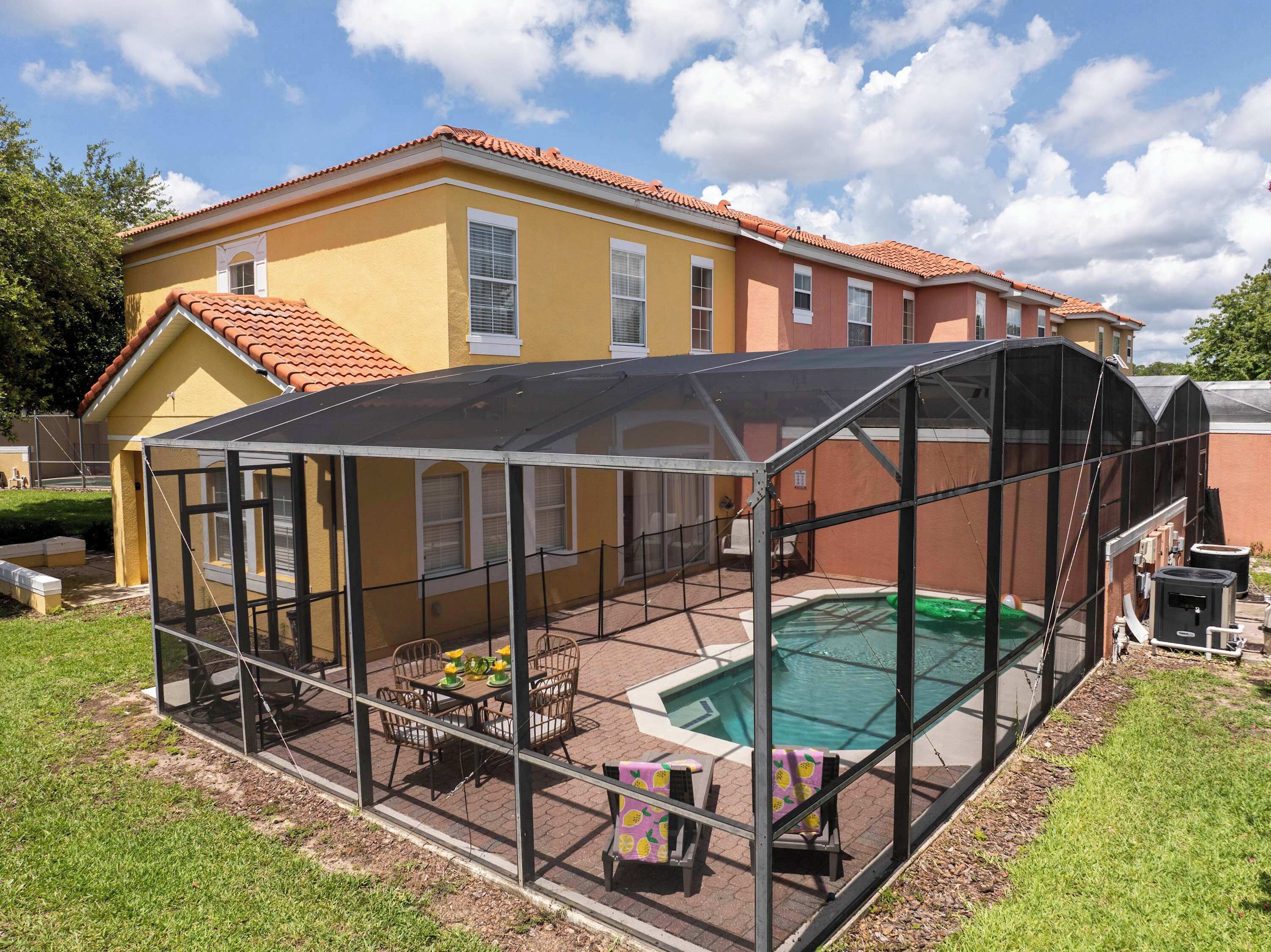 Premium Townhome | Private pool