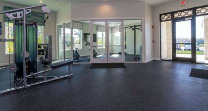 Stunning 4Bd W/ Pool @ Storey Lake 4239