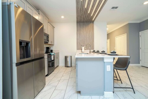 Stunning 4Bd W/ Pool @ Storey Lake 4239