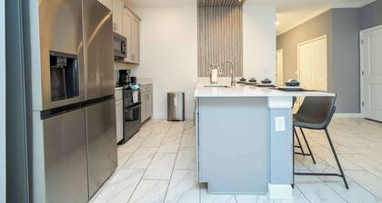 Stunning 4Bd W/ Pool @ Storey Lake 4239