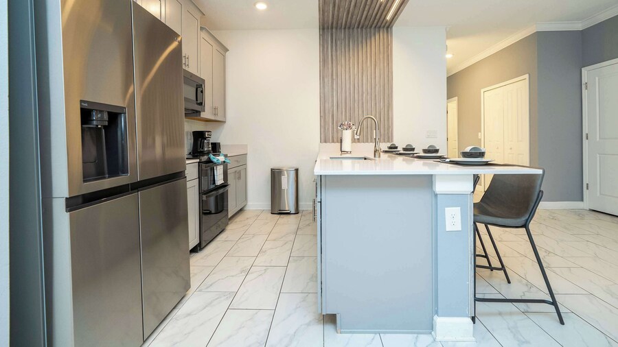 Stunning 4Bd W/ Pool @ Storey Lake 4239