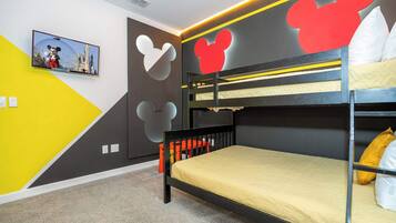 Comfort Townhome | Children's theme room