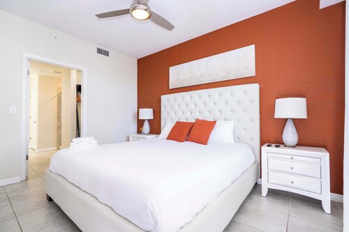 Stylish 2Br Condo By Disney Storey Lake 306 4731