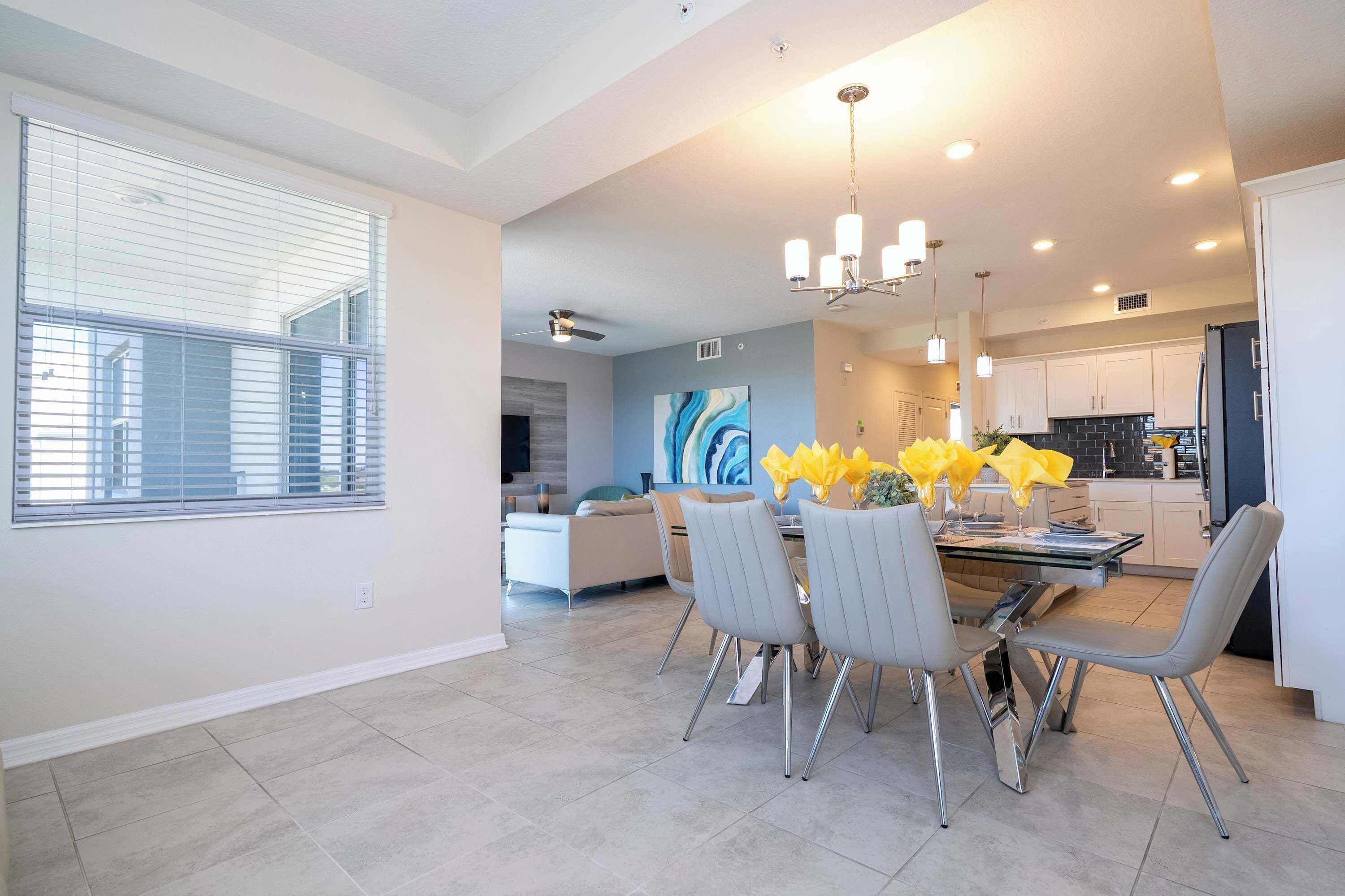 Condo tiện nghi đơn giản | Phòng ăn
