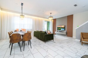 Residenza Comfort | Area soggiorno | Smart TV 1 pollici con canali via cavo, Netflix, Hulu
