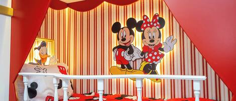 Comfort Townhome | Children's theme room