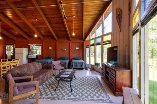 Spacious Lakefront Cabin for Groups-Sleeps 6, Kitchen, Stained Glass Charm