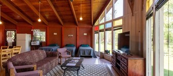Spacious Lakefront Cabin for Groups-Sleeps 6, Kitchen, Stained Glass Charm