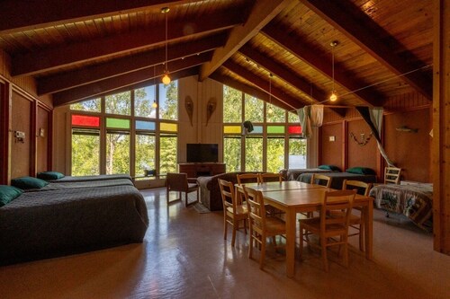 Spacious Lakefront Cabin for Groups-Sleeps 6, Kitchen, Stained Glass Charm