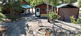 Spacious Lakefront Cabin for Groups-Sleeps 6, Kitchen, Stained Glass Charm