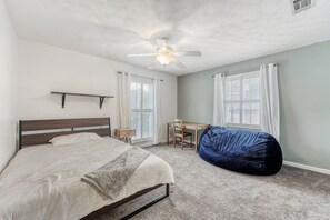 4 bedrooms, desk, iron/ironing board, free WiFi