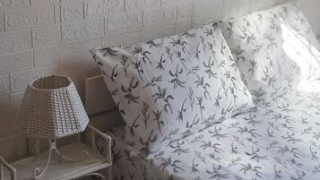 1 quarto, Wi-Fi de cortesia, roupa de cama