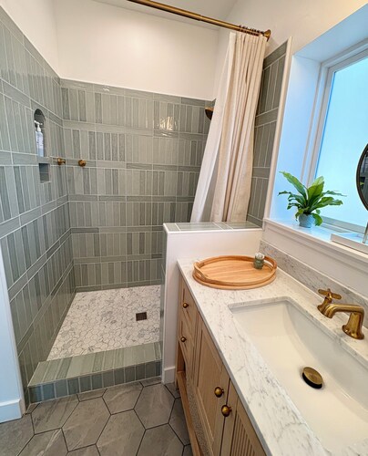 Charming NEW studio with AC and private yard in tranquil Sebastopol