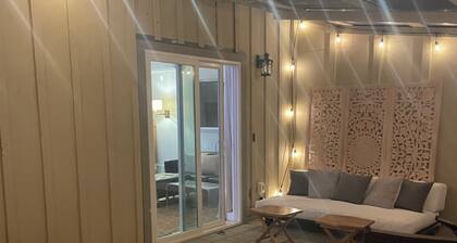 Charming NEW studio with AC and private yard in tranquil Sebastopol