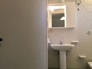 อพาร์ทเมนท์, 1 ห้องนอน, ระเบียง | ห้องน้ำ