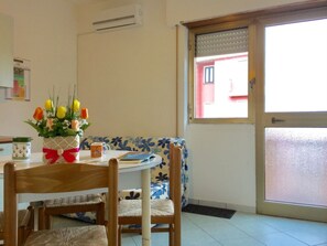 Apartment, 1 Bedroom, Balcony | Dining