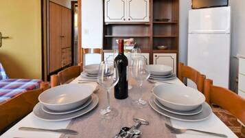 Appartement, 1 chambre, balcon | Salle à manger