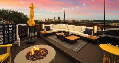 King Bed • Garage • Rooftop Views • Sleeps 14 • Game room • walk to Carson St