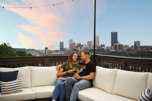 Property grounds - King Bed • Garage • Rooftop Views • Sleeps 14 • Game room • walk to Carson St (Pittsburgh)
