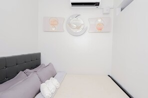 1 slaapkamer, een strijkplank/strijkijzer, wifi, beddengoed