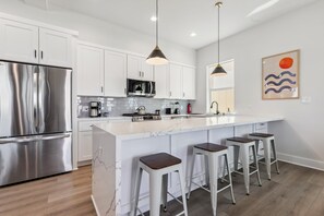 Micro-ondes, four, plaque de cuisson, lave-vaisselle