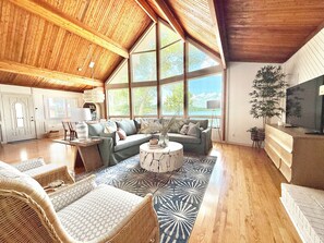 Smart-tv en een tafeltennistafel