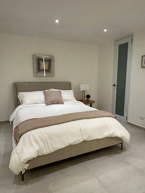 1 chambre, fer et planche à repasser, accès au Wi-Fi (inclus)