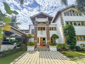 المنشأة من الخارج