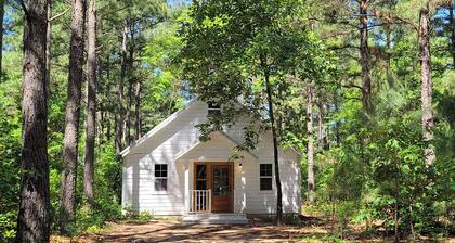 East Texas Piney Woods - Rustic Western Church Cabin - Weddings & other Venues