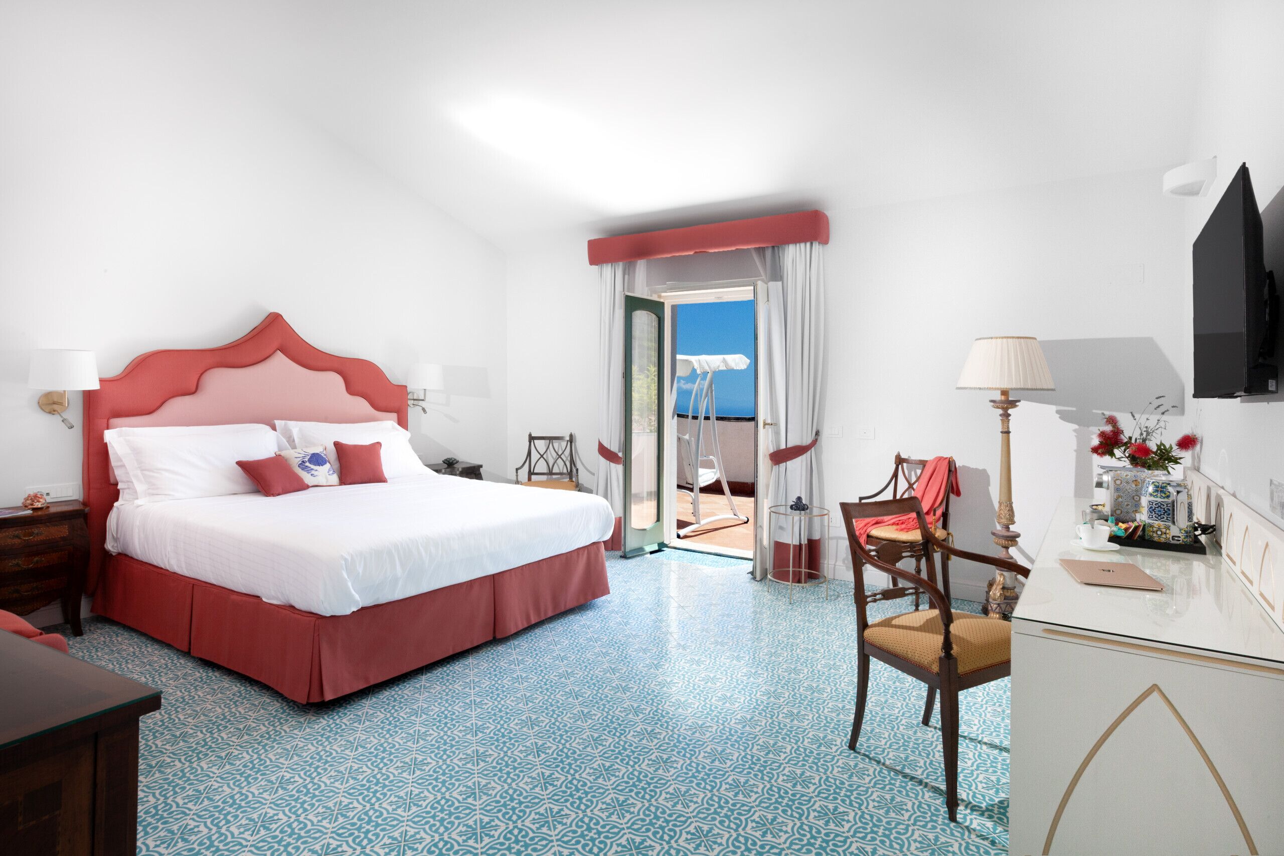 アイロン / アイロン台、WiFi (無料)、ベッドシーツ