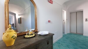 Interior - De Pando 1086- Pontone (Scala)