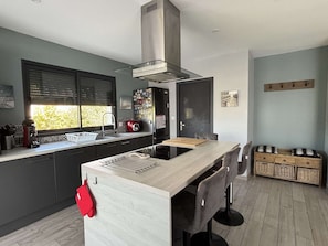 Private kitchen - 232 - Beautiful villa with swimming pool for 8 people (HOURTIN)