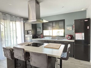 Private kitchen - 232 - Beautiful villa with swimming pool for 8 people (HOURTIN)