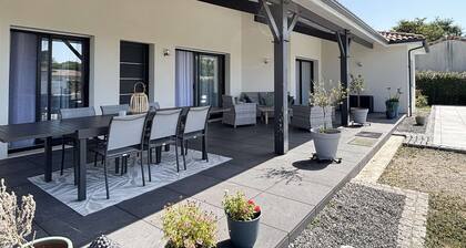 232 - Magnifique villa avec piscine chauffée pour 8 personnes
