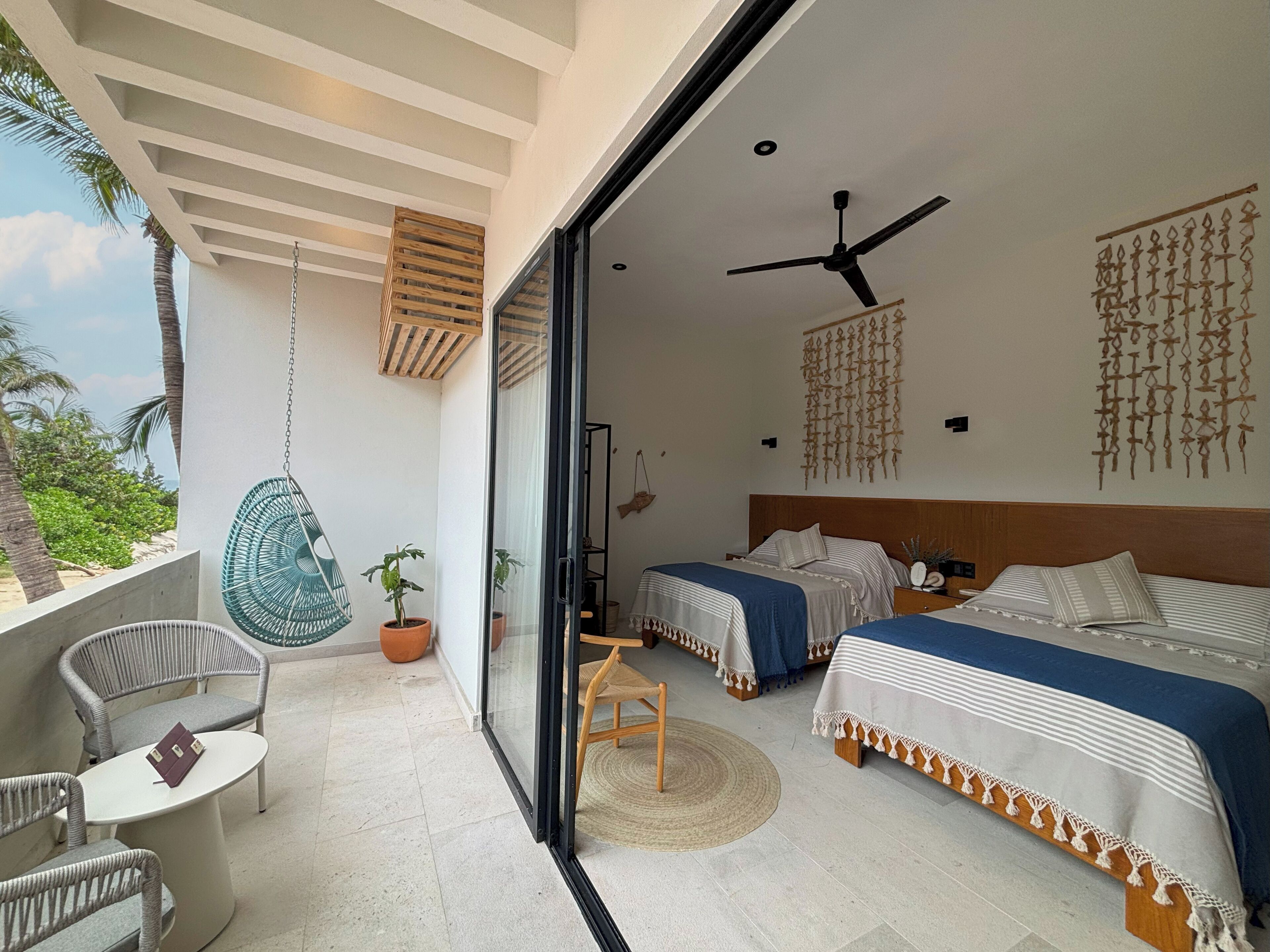 Comfort tweepersoonskamer, gedeeltelijk uitzicht op oceaan | Een minibar, een kluis op de kamer, verduisterende gordijnen