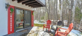 The Knotty Chipmunk - Cozy Condo - Sleeps 6