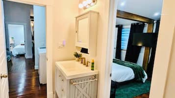 2 chambres, bureau, accès au Wi-Fi (inclus), literie fournie
