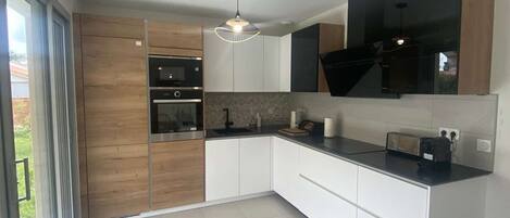 冰箱、微波炉、烤箱、洗碗机