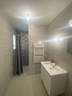 Bathroom - Maison Le Millon (MOLIETS ET MAA)