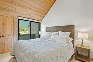 1 bedroom, desk, iron/ironing board, WiFi