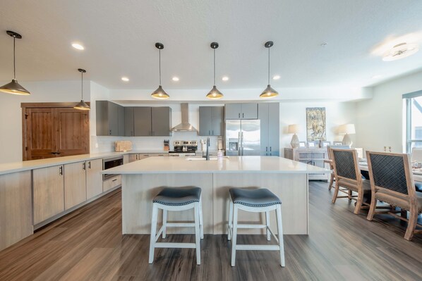 Condo, Multiple Beds, Kitchen, Mountain View (Columbia Falls Downtown) | Private kitchen | Fridge, microwave, oven, stovetop