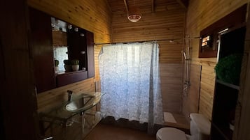 Chuveiro, bidê, papel higiênico