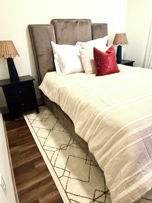 1 dormitori, planxa i posts de planxar, wifi i roba de llit 