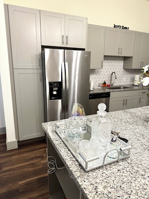 Mikrowelle, Ofen, Herdplatte, Geschirrspüler