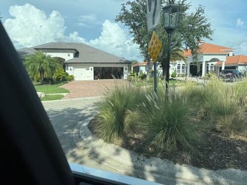 Chic apartment in cool Huntington with AC, fitness room. Private bathroom.