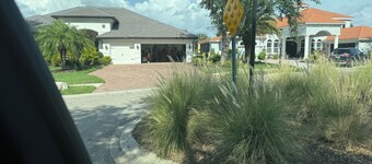 Chic apartment in cool Huntington with AC, fitness room. Private bathroom.