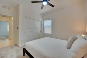 4 bedrooms, desk, iron/ironing board, free WiFi