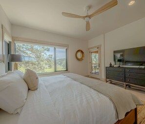 3 bedrooms, individually decorated, individually furnished, bed sheets